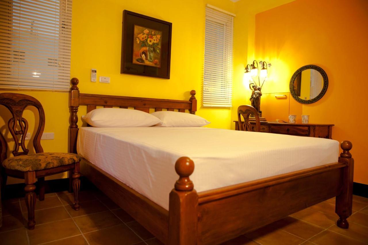 Alongs Garden Bed & Breakfast Hằng Xuân Cổ Trấn Ngoại thất bức ảnh